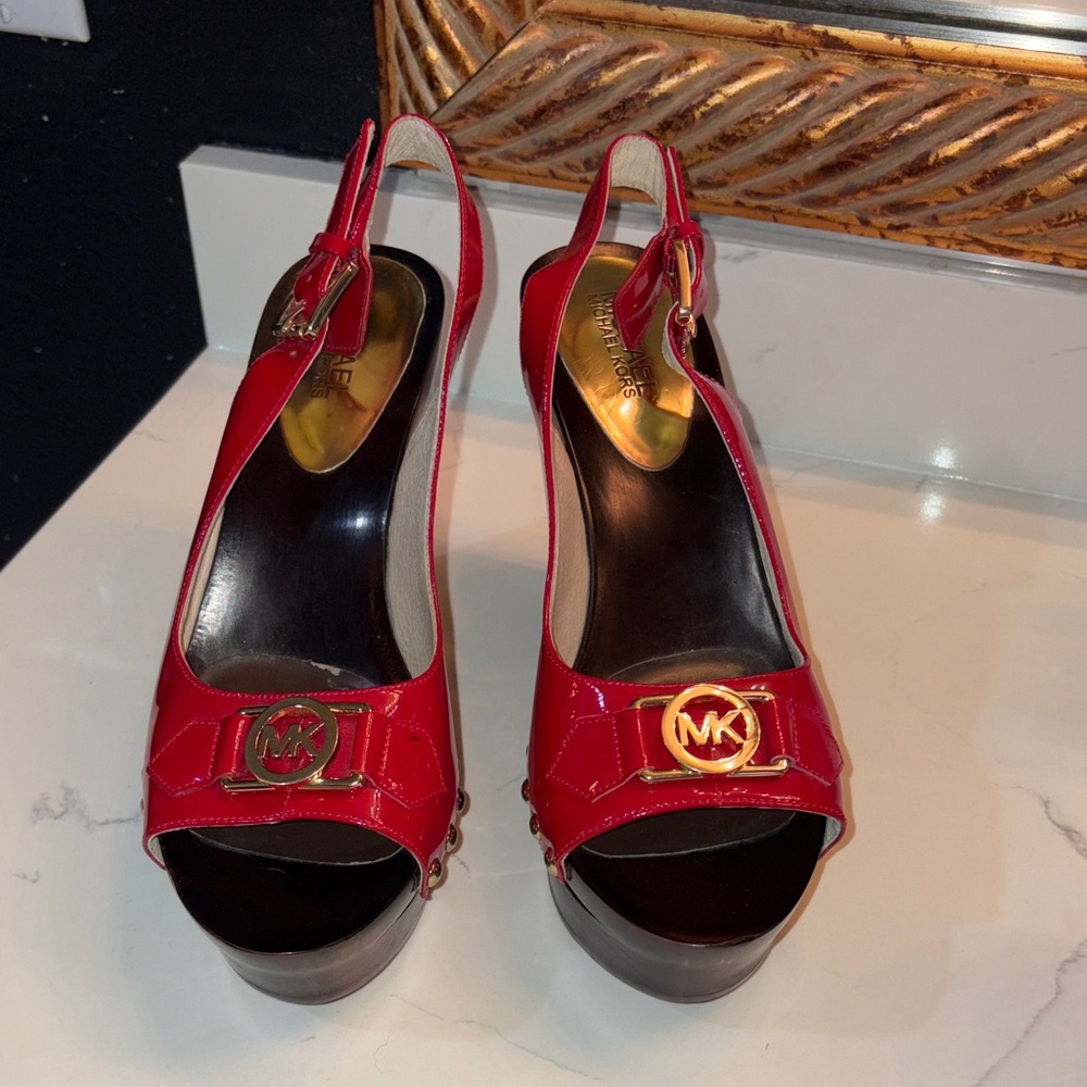 Michael Kors sexy, Glossy Red Peep-Toe Heels wedges